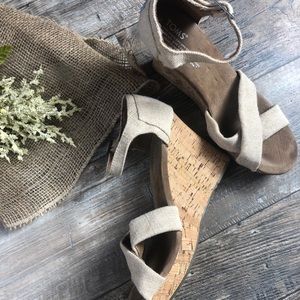 TOMS • Canvas Cork Wedges